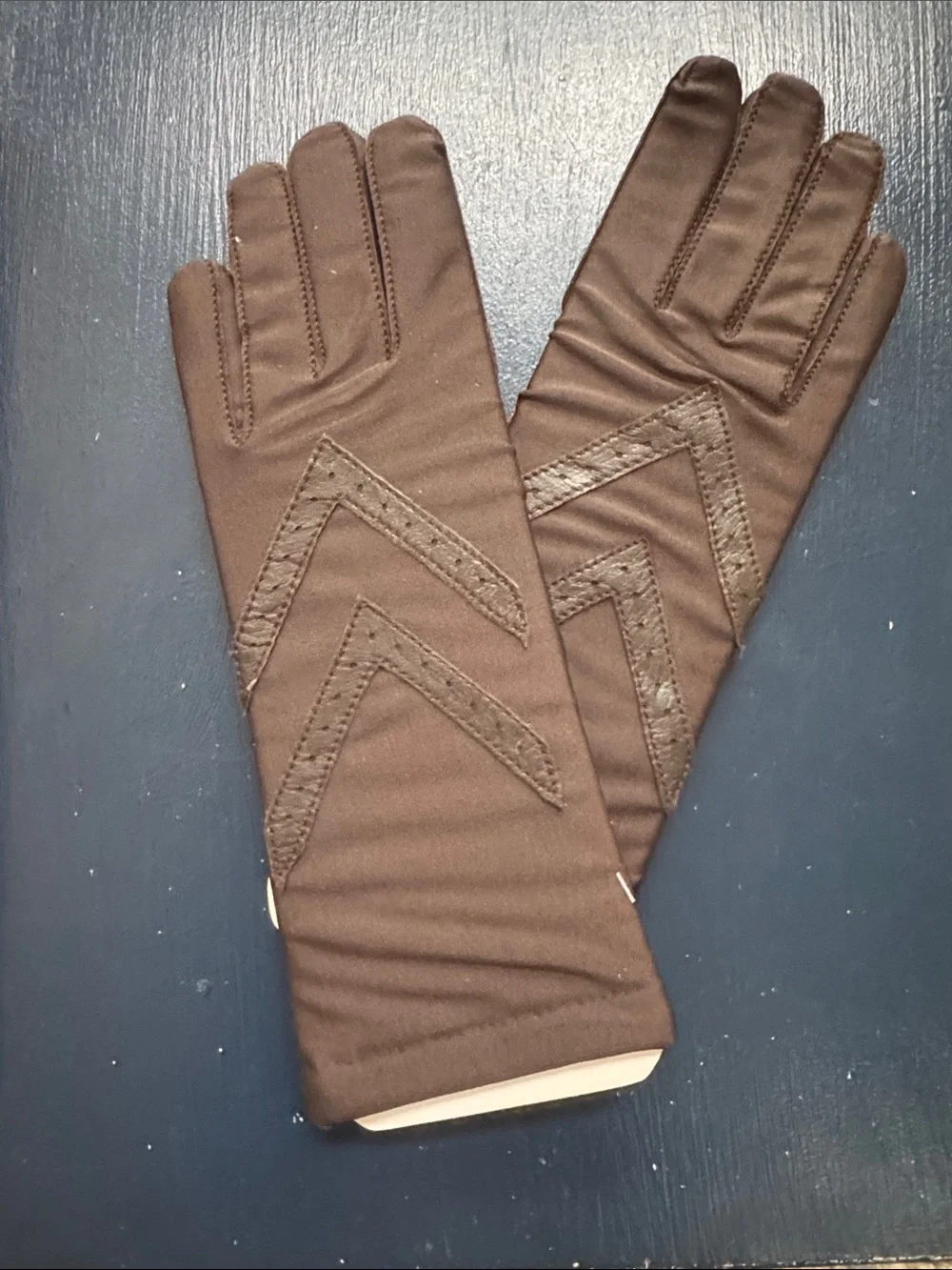 isotoner Brown Women's Warm-Lined Chevron Detail Gloves